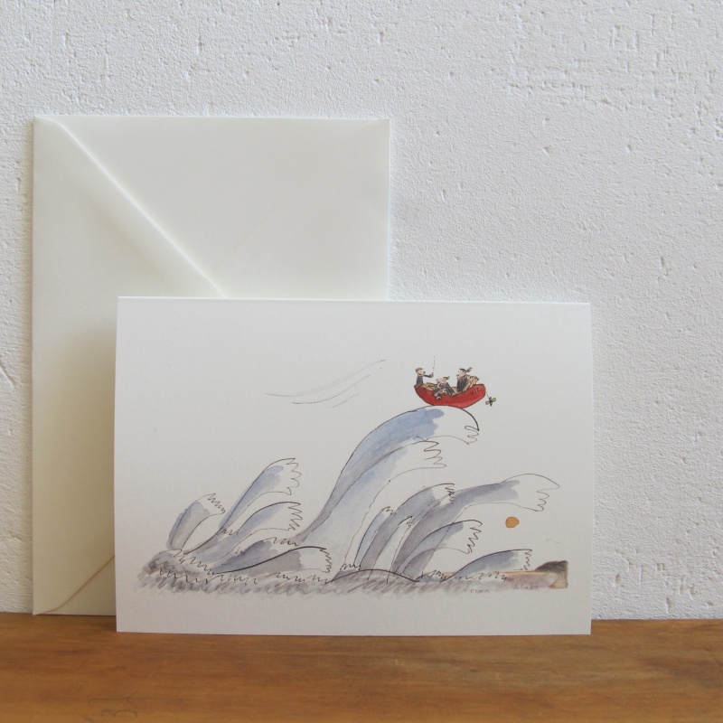 Rotes Gummiboot auf Wellen